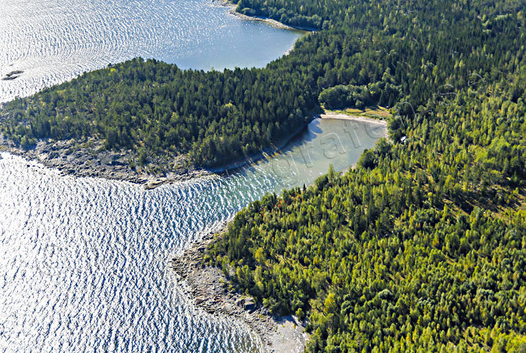 Bäcksundsskäret i Åvikenbukten Bäcksundsskäret, Bäcksundsviken, drönarbilder, drönarfoto, flygbild, flygbilder, Flygfoto, flygfoton, hav, kust, Landskap, Medelpad, sommar, Östersjön