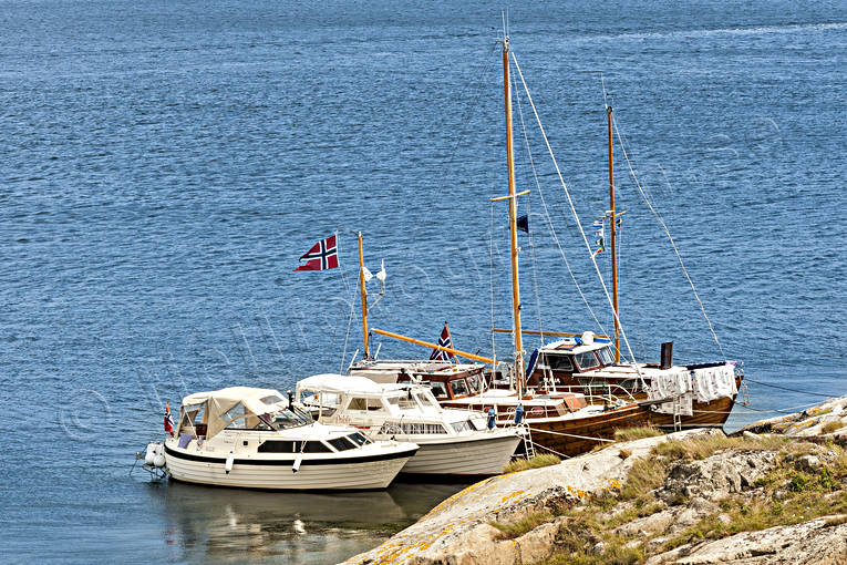 Båtar i skärgården Bohuslän, båt, hav, naturhamn, segelbåt, sjö, skärgård, småbåtar, sommar, årstider