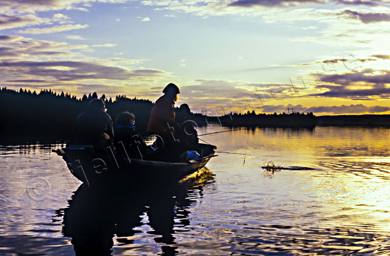 Båtfiske i kvällningen båt, båtfiske, eka, fiske, gäddfiske, haspel, haspelfiske, Kattstrupesjön, kväll, kvällsfiske, spinn, spinnfiske, sportfiske