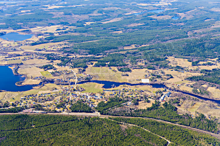 Böle Strömsholm Ljusdal Böle, drönarbilder, drönarfoto, flygbild, flygbilder, Flygfoto, flygfoton, Hälsingland, samhällen, Sillerboån, Strömsholm, Tallåsen, vår, Växnan