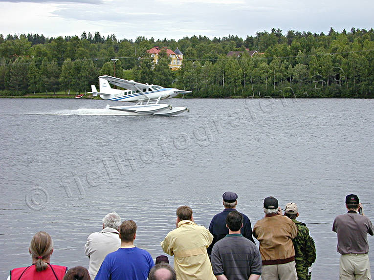 Cessna Caravan landar vid Älvdalen Caravan, Cessna, flyg, kommunikationer, luftfart, sjöflyg, sjöflygplan, älvdalen