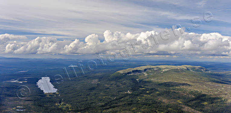 Burusjn, Cumulusmoln, Dalarna, drnarbilder, drnarfoto, fjll, flygbild, flygbilder, Flygfoto, flygfoton, Landskap, lgfjll, molnskikt, Nipfjllet, sommar, Svenska Fjllen