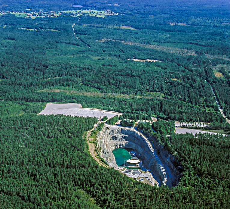 Dalhalla konsertsal i stenbrott anläggnignar, byggnationer, Dalarna, Dalhalla, drönarbilder, drönarfoto, flygbild, flygbilder, Flygfoto, flygfoton, gruva, konserthall, samhälle, samhällen, sommar, stenbrott