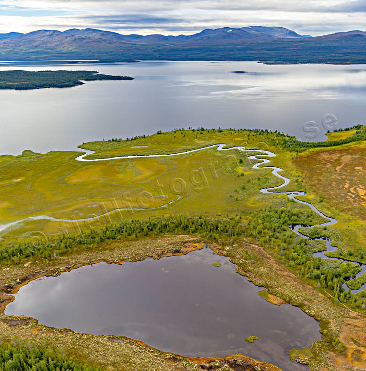 Deltaland vid Ånnsjön Klocka Bunnerfjällen, deltaland, drönarbild, drönarbilder, drönarfoto, flygbild, flygbilder, Flygfoto, flygfoton, höst, Jämtland, klocka, Kvarnbäcken, Landskap, meanderslingor, myrmark, Ånnsjön