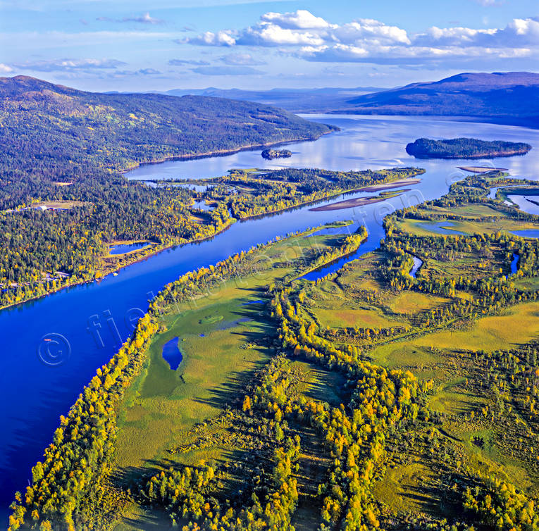 Deltalandskap vid Kvikkjokk deltaland, deltalandskap, drönarbilder, drönarfoto, flygbild, flygbilder, Flygfoto, flygfoton, höst, Kvikkjokk, Landskap, lappland, Svenska Fjällen