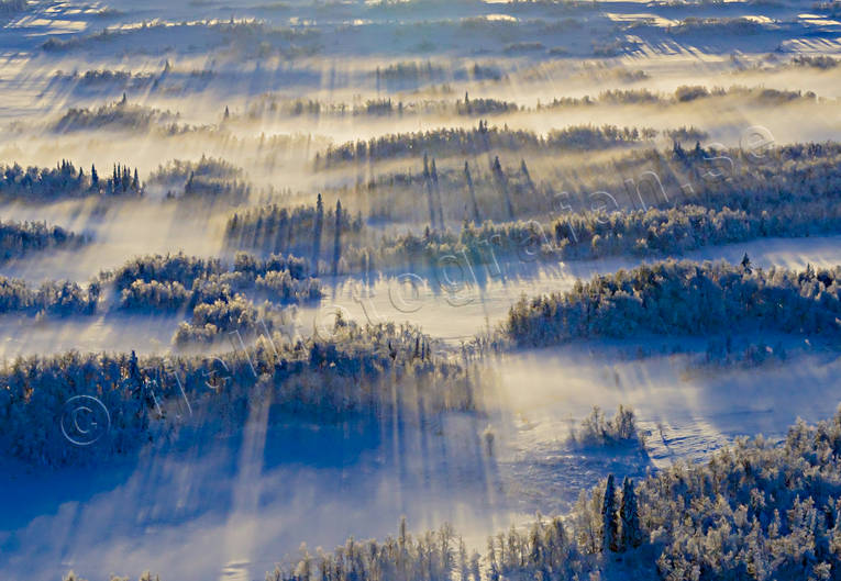 Dimma över myrlandskap dimma, drönarbilder, drönarfoto, flygbild, flygbilder, Flygfoto, flygfoton, Jämtland, kallt, kyla, Landskap, myrholmar, myrlandskap, myrmarker, vildmark, vinter, ödemark, ödsligt