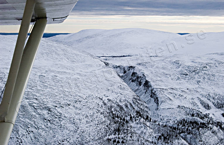 Dromska?ran i Oviksfja?llen Bydalen, Drommen, Dromskåran, drönarbilder, drönarfoto, fjäll, flygbild, flygbilder, Flygfoto, flygfoton, geologi, Höglekardalen, Jämtland, Landskap, Oviksfjällen, ravin, skåra, vinter