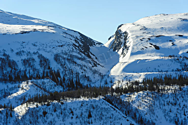 Dromskåran i fjället Drommen Bydalen, Drommen, Dromskåran, drönarbilder, drönarfoto, fjäll, flygbild, flygbilder, Flygfoto, flygfoton, Hovde, Höglekardalen, issjöar, issjöspår, istid, Jämtland, Landskap, skvalrännor, slukås, slukåsar, strandlinje, strandlinjer, Svenska Fjällen, terassbildningar, terasser, trädgräns, trädgränsen, vinter