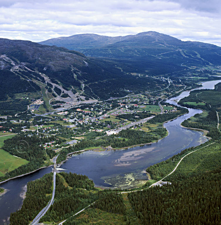 Duved och Åreskutan drönarbilder, drönarfoto, Duved, flygbild, flygbilder, Flygfoto, flygfoton, Jämtland, samhälle, samhällen, skidort, slalombacke, Åre, Åreskutan