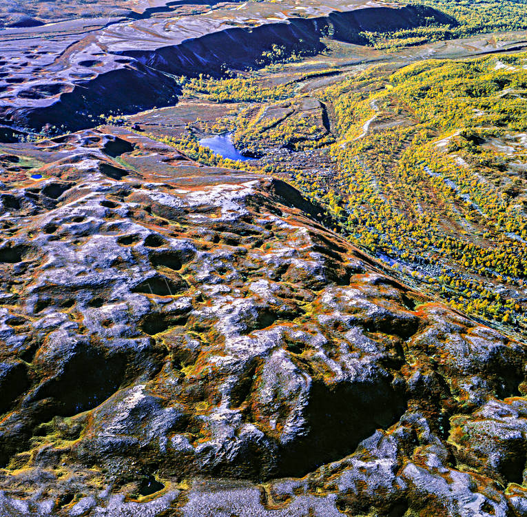 Dödisområde i Gröndalen drönarbilder, drönarfoto, dödisområde, fjäll, fjällbilder, FJÄLLEN, flygbild, flygbilder, Flygfoto, flygfoton, Gröndalen, Grönvallen, Guolpane, höst, höstfärger, Issjödalen, jaktstuga, Jämtland, kunglig, Landskap