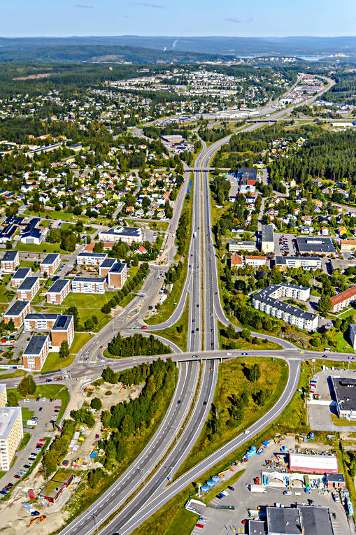 E4 Norrut från Sundsvall drönarbilder, drönarfoto, E4, europaväg, flygbild, flygbilder, Flygfoto, flygfoton, Landskap, Medelpad, Skönsberg, sommar, städer, Sundsvall, väg