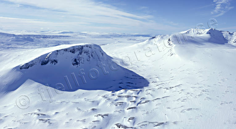 Ekorrhammaren och Sylarna drönarbilder, drönarfoto, Ekorrhammaren, Ekorrpasset, fjäll, flygbild, flygbilder, Flygfoto, flygfoton, Jämtland, kamesbildningar, Landskap, sylarna, vinter