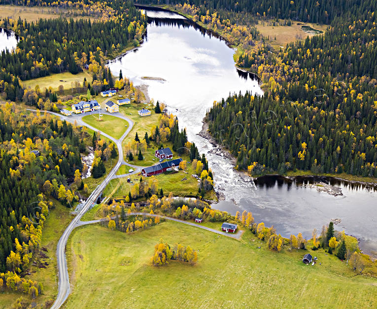 Enaforsholm Fjällgård vid Enan anläggningar, drönarbilder, drönarfoto, Enafors, Enaforsen, Enaforsholm, Enan, fjällgård, flygbild, flygbilder, Flygfoto, flygfoton, höst, Jämtland