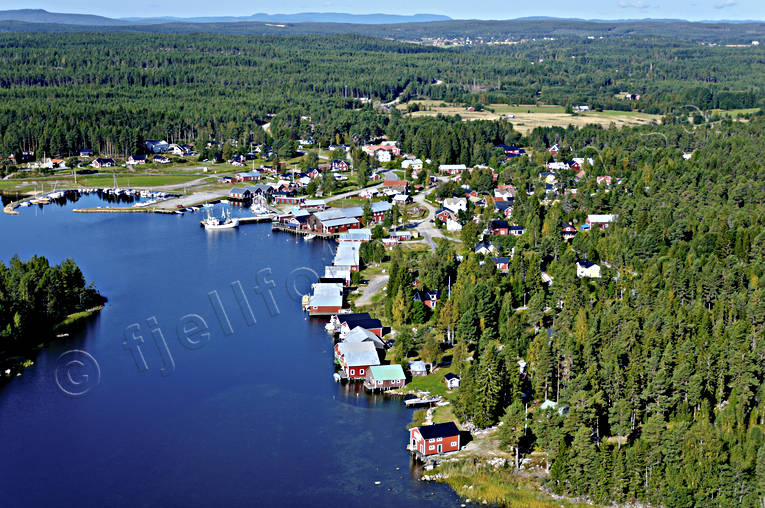 Fiskeläge Mellanfjärden båthus, drönarbilder, drönarfoto, flygbild, flygbilder, Flygfoto, flygfoton, Hälsingland, idyll, Jättendal, Landskap, Mellanfjärden, samhällen, sommar, stugor