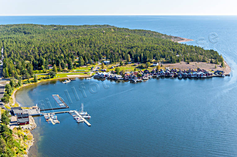 Fiskeläge Norrfällsviken anläggningar, båthus, drönarbilder, drönarfoto, fiskeläge, flygbild, flygbilder, Flygfoto, flygfoton, hamn, Landskap, naturreservat, Norrfällsviken, småbåtshamn, sommar, stugor, Ångermanland