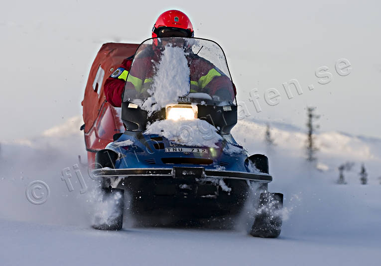 fjll, fjllet, fjllrddare, fjllrddning, kommunkation, kommunkiationer, landfart, motor, skoter, snskoter, vinter, ventyr