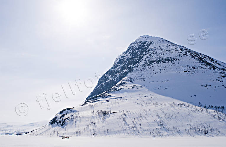 Fjället Sielkentjahke vintertid fjäll, fjälltopp, Friningen, Jämtland, Landskap, motljus, Sielkentjahke, vinter