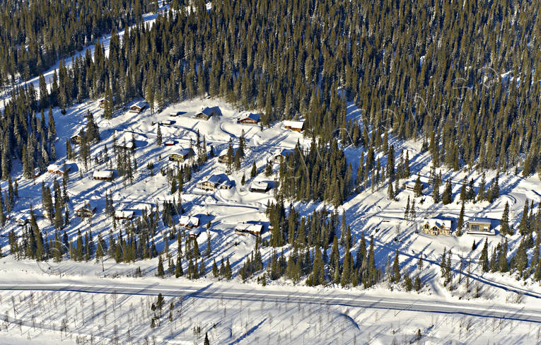 Fjällstugor i Bydalen Bydalen, drönarbilder, drönarfoto, fjällstugor, flygbild, flygbilder, Flygfoto, flygfoton, Jämtland, sportstugor, stugor, vinter