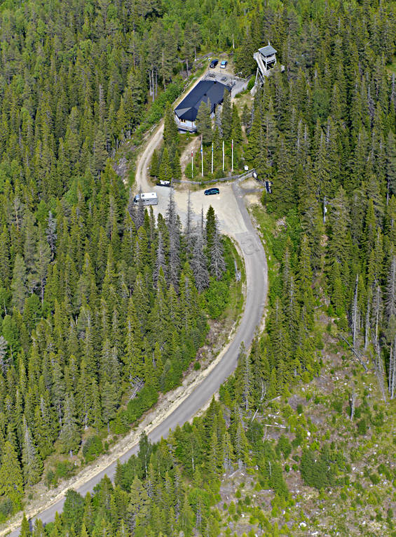 Flataklocken Sveriges geografiska mittpunkt anläggningar, drönarbilder, drönarfoto, Flataklocken, flygbild, flygbilder, Flygfoto, flygfoton, geografiska, Medelpad, mittpunkt, sommar, sveriges, utsiktstorn