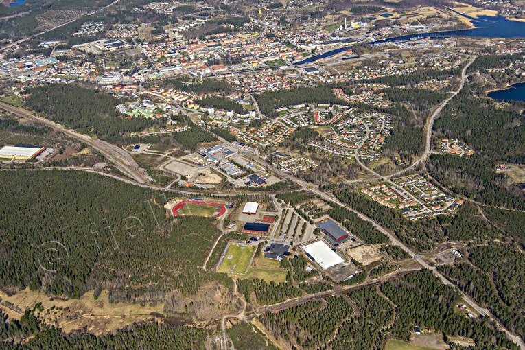 Flygbild Söderhamn Hällåsen drönarbilder, drönarfoto, flygbild, flygbilder, Flygfoto, flygfoton, Hällåsen, Hälsingland, idrottsplats, Klossdammen, samhällen, sportanläggning, Stormyran, städer, Söderhamn, vår, Öster