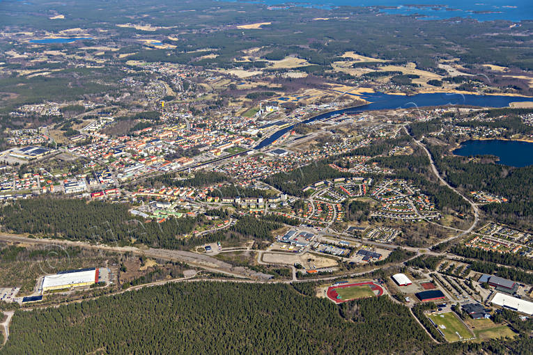 Flygbild Söderhamn Klossdammen drönarbilder, drönarfoto, flygbild, flygbilder, Flygfoto, flygfoton, Hällåsen, Hälsingland, Klossdammen, samhällen, städer, Söderhamn, vår