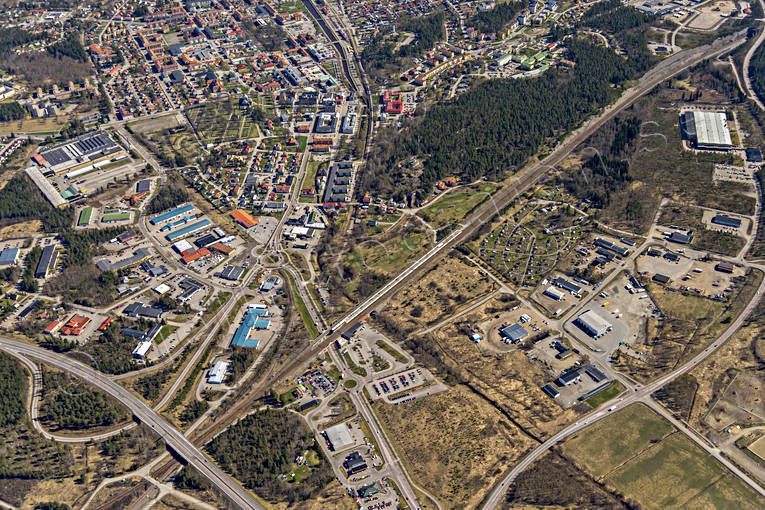 Flygbild Söderhamn Söderhamnsporten Björnänge, drönarbilder, drönarfoto, flygbild, flygbilder, Flygfoto, flygfoton, Hälsingland, koloniområde, Oxtorget, samhällen, städer, Söderhamn, Söderhamnsporten, vår, Väster, Västra Berget