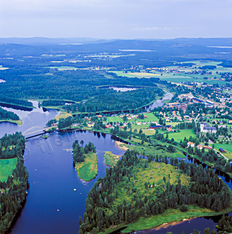 Flygbild över Dala-Järna bebyggelse, Dala-Järna, Dalarna, drönarbilder, drönarfoto, flygbild, flygbilder, Flygfoto, flygfoton, Landskap, samhällen, sommar, Västerdalälven