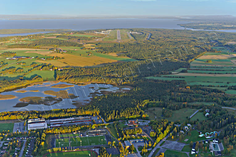 Flygbild över Frösön Lövsta drönarbilder, drönarfoto, flygbild, flygbilder, Flygfoto, flygfoton, Frösön, höst, idrottsplats, Jämtland, Lövsta, städer, Ändsjön, Östersund