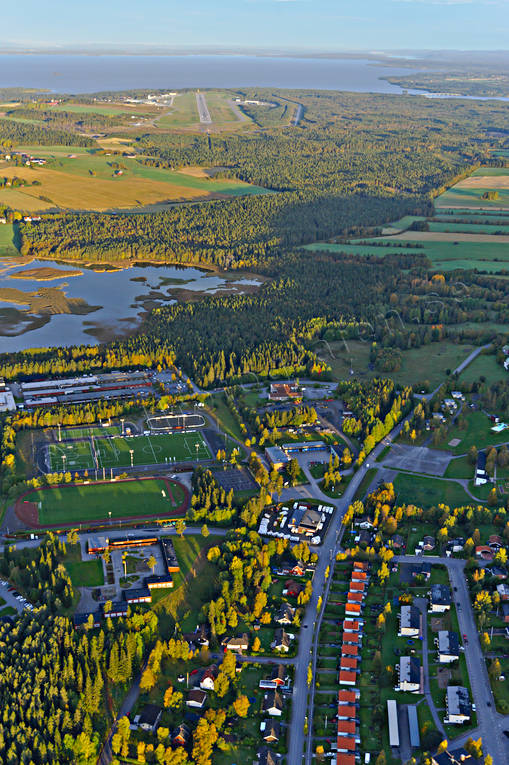 Flygbild över Frösön Lövsta drönarbilder, drönarfoto, flygbild, flygbilder, Flygfoto, flygfoton, Frösön, höst, idrottsplats, Jämtland, Lövsta, städer, Östersund