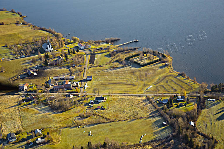 Flygbild över Hoverberg byar, drönarbilder, drönarfoto, flygbild, flygbilder, Flygfoto, flygfoton, Hoverberg, höst, Jämtland, kyrka, kyrkor, Landskap, samhällen