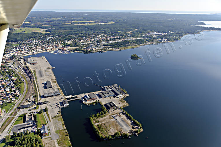 Flygbild över Hudiksvall båthamn, drönarbilder, drönarfoto, flygbild, flygbilder, Flygfoto, flygfoton, hamn, Hudiksvall, Hälsingland, Landskap, sommar, städer