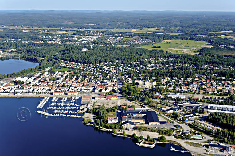 Flygbild över Hudiksvall båthamn, drönarbilder, drönarfoto, flygbild, flygbilder, Flygfoto, flygfoton, hamn, Hudiksvall, Hälsingland, Landskap, småbåtshamn, sommar, städer