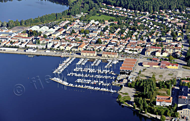 Flygbild över Hudiksvall båthamn, drönarbilder, drönarfoto, flygbild, flygbilder, Flygfoto, flygfoton, hamn, Hudiksvall, Hälsingland, Landskap, småbåtshamn, sommar, städer