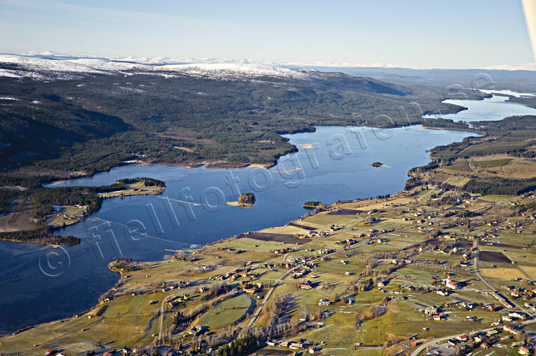 Flygbild över Klövsjö och Klövsjön drönarbilder, drönarfoto, flygbild, flygbilder, Flygfoto, flygfoton, höst, Jämtland, Klövsjö, Klövsjön, samhällen