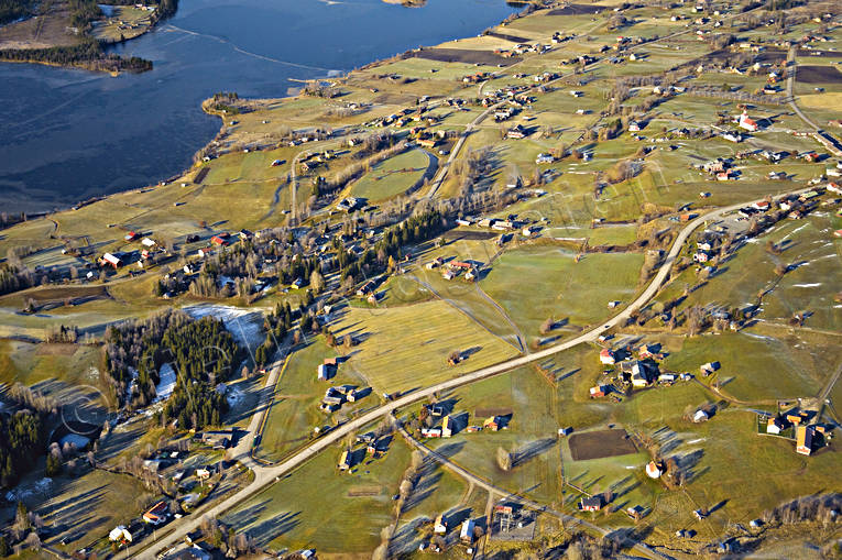 Flygbild över Klövsjö och Klövsjön drönarbilder, drönarfoto, flygbild, flygbilder, Flygfoto, flygfoton, höst, Jämtland, Klövsjö, Klövsjön, samhällen