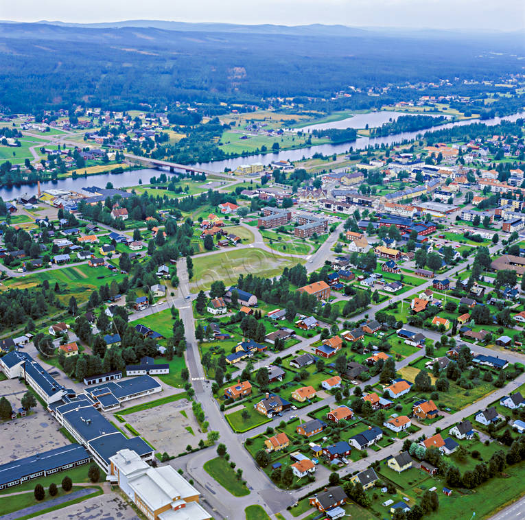 Flygbild över Malung bebyggelse, Dalarna, drönarbilder, drönarfoto, flygbild, flygbilder, Flygfoto, flygfoton, Malung, samhällen, sommar, Västerdalälven