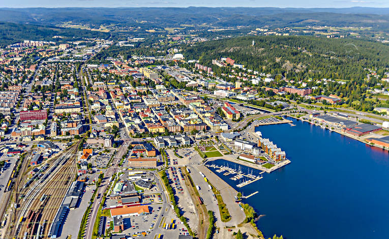 Flygbild över Sundsvall drönarbilder, drönarfoto, flygbild, flygbilder, Flygfoto, flygfoton, industristad, jänväg, järnvägsspår, Landskap, Medelpad, sommar, station, städer, Sundsvall