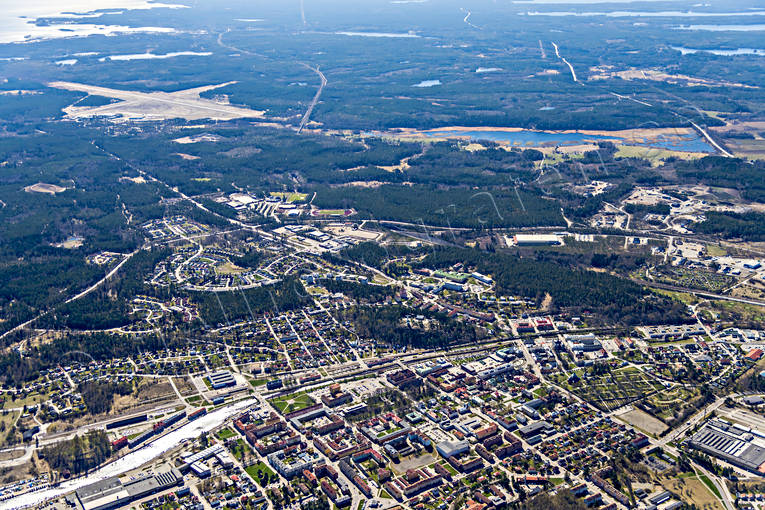 Flygbild över Söderhamn drönarbilder, drönarfoto, flygbild, flygbilder, Flygfoto, flygfoton, flygfält, flygplats, Hällåsen, Hälsingland, samhällen, städer, Söderhamn, vår, Västra Berget, Ålsjön, Östansjö