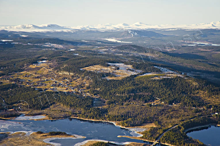 Flygbild över Tännäs by, byar, drönarbilder, drönarfoto, flygbild, flygbilder, Flygfoto, flygfoton, Härjedalen, höst, Landskap, samhällen, Tännäs