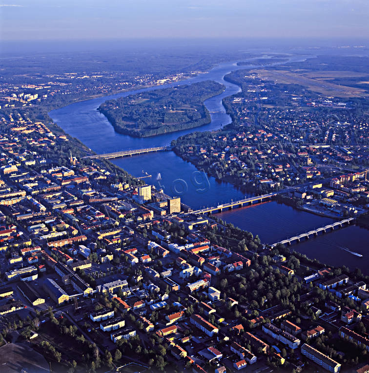 Flygbild över Umeå broar, drönarbilder, drönarfoto, flygbild, flygbilder, Flygfoto, flygfoton, stad, städer, Sverige, Umeå, Umeälven, Västerbotten
