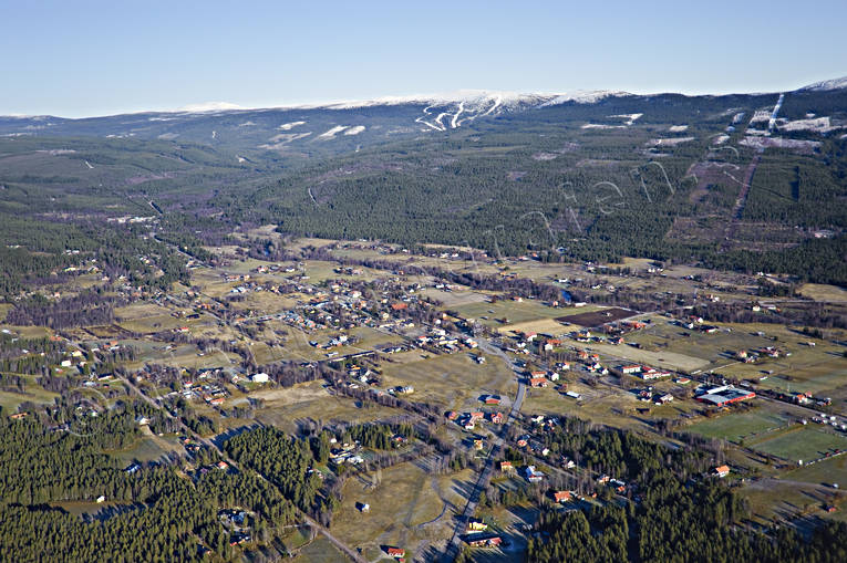 Flygbild över Vemdalen drönarbilder, drönarfoto, flygbild, flygbilder, Flygfoto, flygfoton, Härjedalen, höst, samhälle, samhällen, Vemdalen