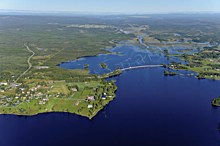 Flygfoto Hammerdal mot Sikås bron, drönarbilder, drönarfoto, E45, flygbild, flygbilder, Flygfoto, flygfoton, Hammerdal, Hammerdalsbron, Hammerdalssjön, Jämtland, sommar