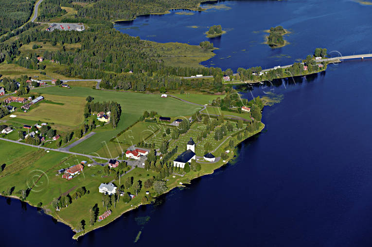 Flygfoto Hammerdals kyrka byggnader, drönarbilder, drönarfoto, flygbild, flygbilder, Flygfoto, flygfoton, Hammerdal, Hammerdalssjön, Jämtland, kyrka, kyrkor, kyrkudden, samhällen, sommar