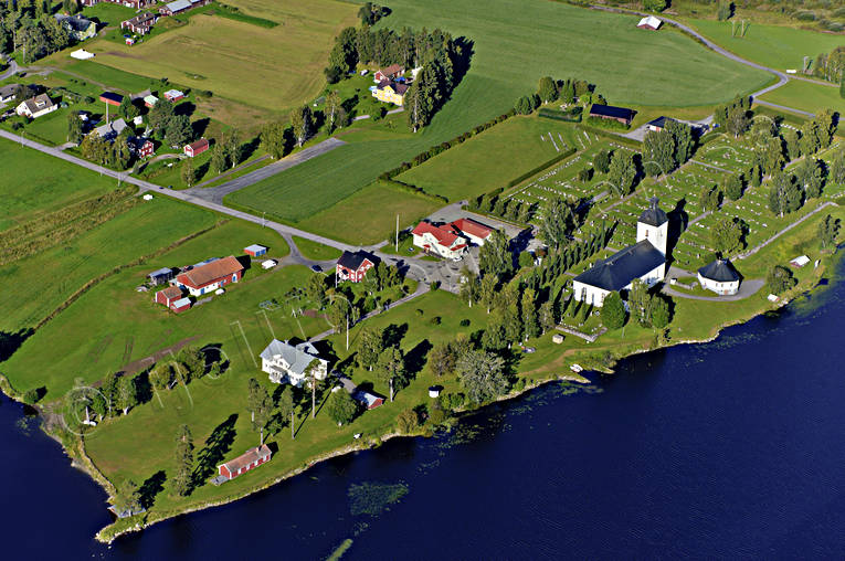 Flygfoto Hammerdals kyrka byggnader, drönarbilder, drönarfoto, flygbild, flygbilder, Flygfoto, flygfoton, Hammerdal, Hammerdalssjön, Jämtland, kyrka, kyrkor, kyrkudden, samhällen, sommar