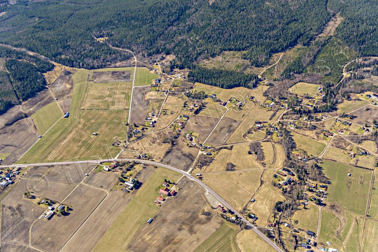 Flygfoto Hovsätter Arbrå Arbrå, byar, drönarbilder, drönarfoto, flygbild, flygbilder, Flygfoto, flygfoton, Hovsätter, Hälsingland, Joels, jurdbruksbygd, samhällen, vår