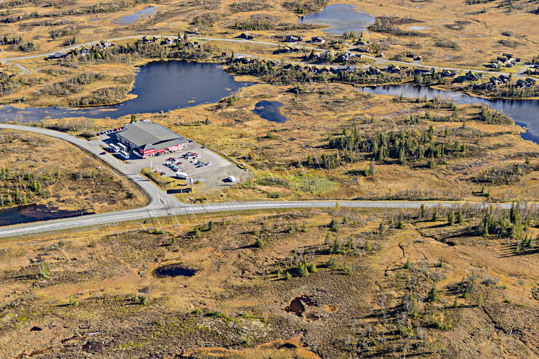 Flygfoto Konsum Storlien butik, Coop, Coop Extra, drönarbild, drönarbilder, drönarfoto, flygbild, flygbilder, Flygfoto, flygfoton, gränshandel, Jämtland, Konsum, norgehandel, samhällen, Storlien