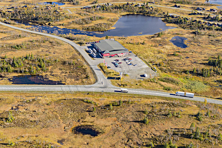 Flygfoto Konsum Storlien butik, Coop, Coop Extra, drönarbild, drönarbilder, drönarfoto, flygbild, flygbilder, Flygfoto, flygfoton, gränshandel, Jämtland, Konsum, norgehandel, samhällen, Storlien
