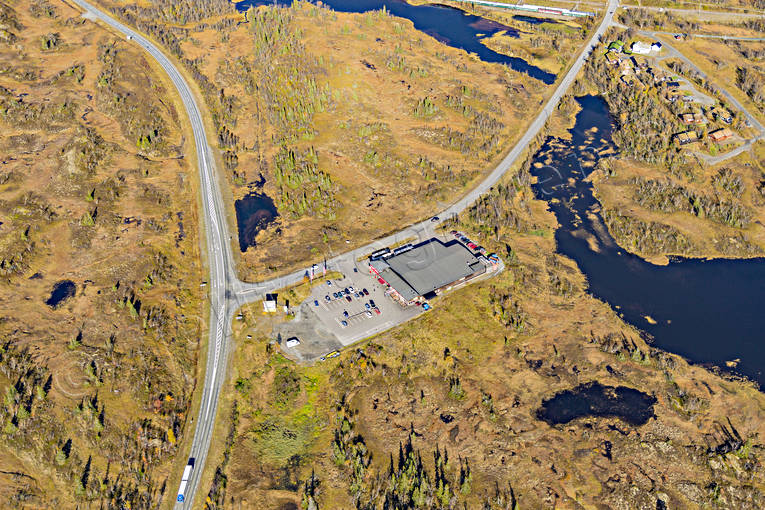 Flygfoto Konsum Storlien butik, Coop, Coop Extra, drönarbild, drönarbilder, drönarfoto, flygbild, flygbilder, Flygfoto, flygfoton, gränshandel, Jämtland, Konsum, norgehandel, samhällen, Storlien