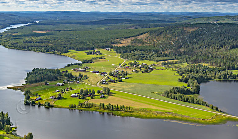 Flygfoto Silsjönäs Backe backe, byar, drönarbild, drönarbilder, drönarfoto, flygbild, flygbilder, Flygfoto, flygfoton, gårdar, Jämtland, Landskap, Silsjönäs, sommar