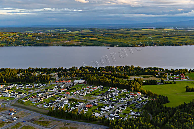 Byn, drnarbild, drnarbilder, drnarfoto, flygbild, flygbilder, Flygfoto, flygfoton, Jmtland, Storsjn, stder, Snghusvallen, villaomrde, villor, ssjn, stersund